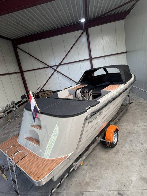 Maassloep 680 inclusief Honda 60pk Maassloep 680 nardo grey