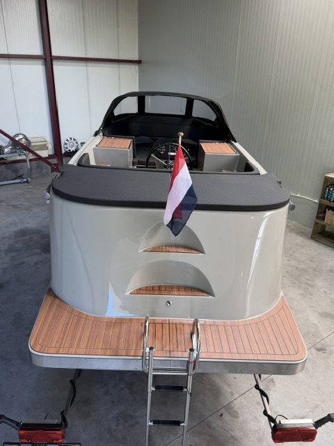 Maassloep 680 inclusief Honda 60pk - 2 Maassloep 680 nardo grey
